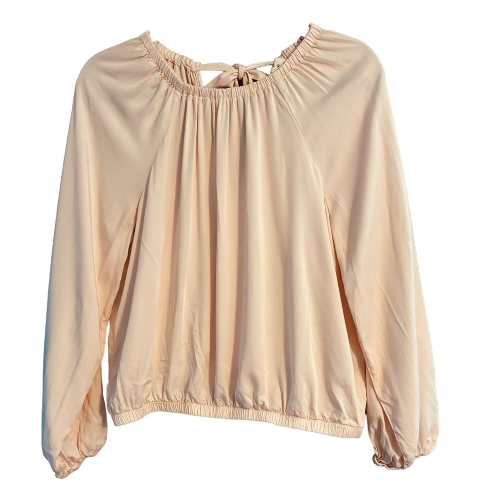 Anthropologie Cloth & Stone Long Sleeve Top With Cute Bow Detail in Back. Size M